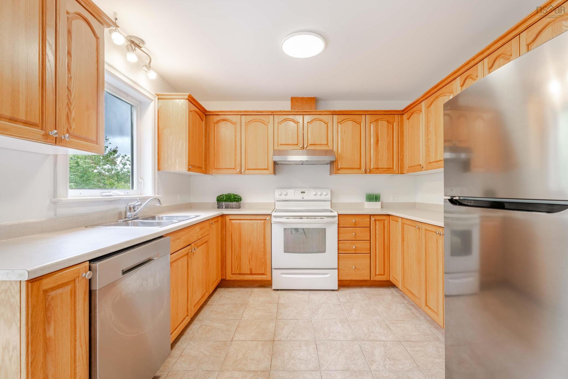 560 Parkland Drive, Halifax, NS - Indoor Photo Showing Kitchen With Double Sink