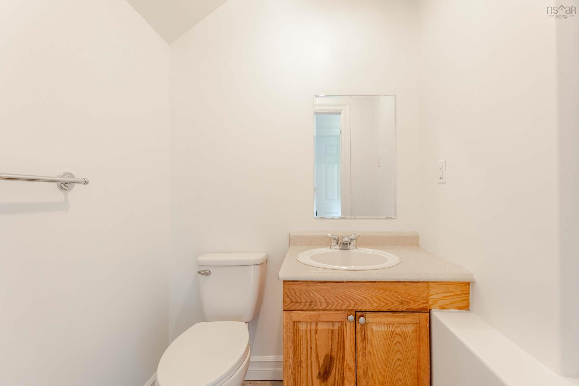 560 Parkland Drive, Halifax, NS - Indoor Photo Showing Bathroom
