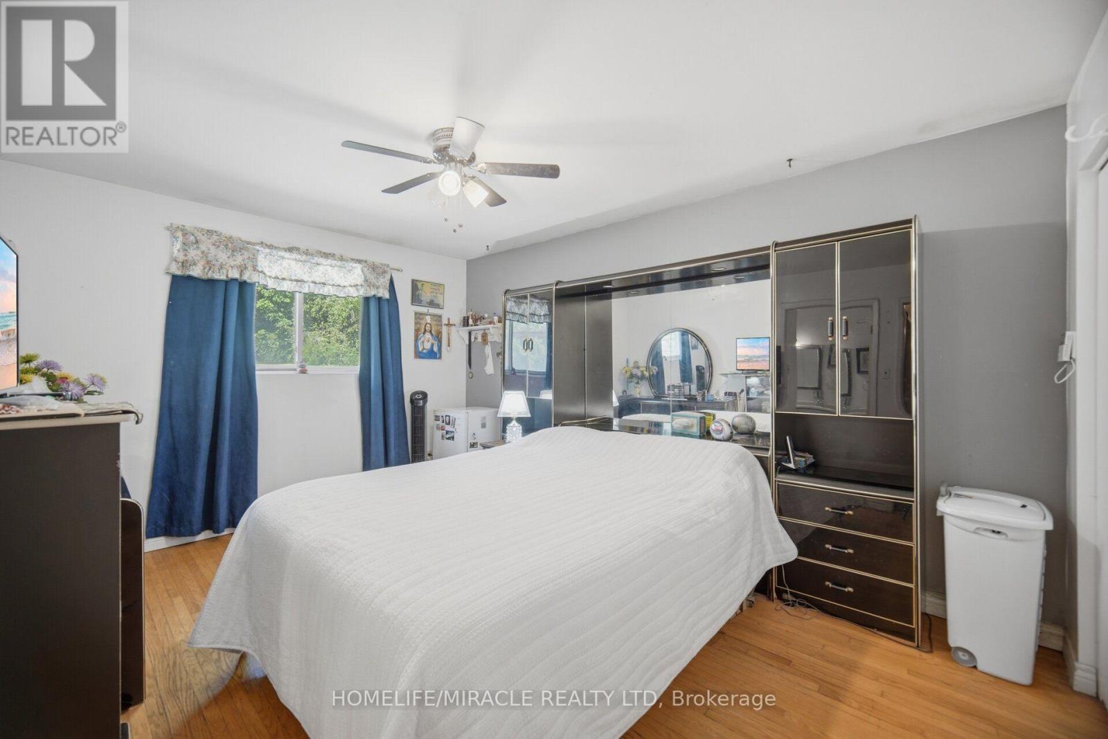25 Furness Crescent, Toronto, ON - Indoor Photo Showing Bedroom