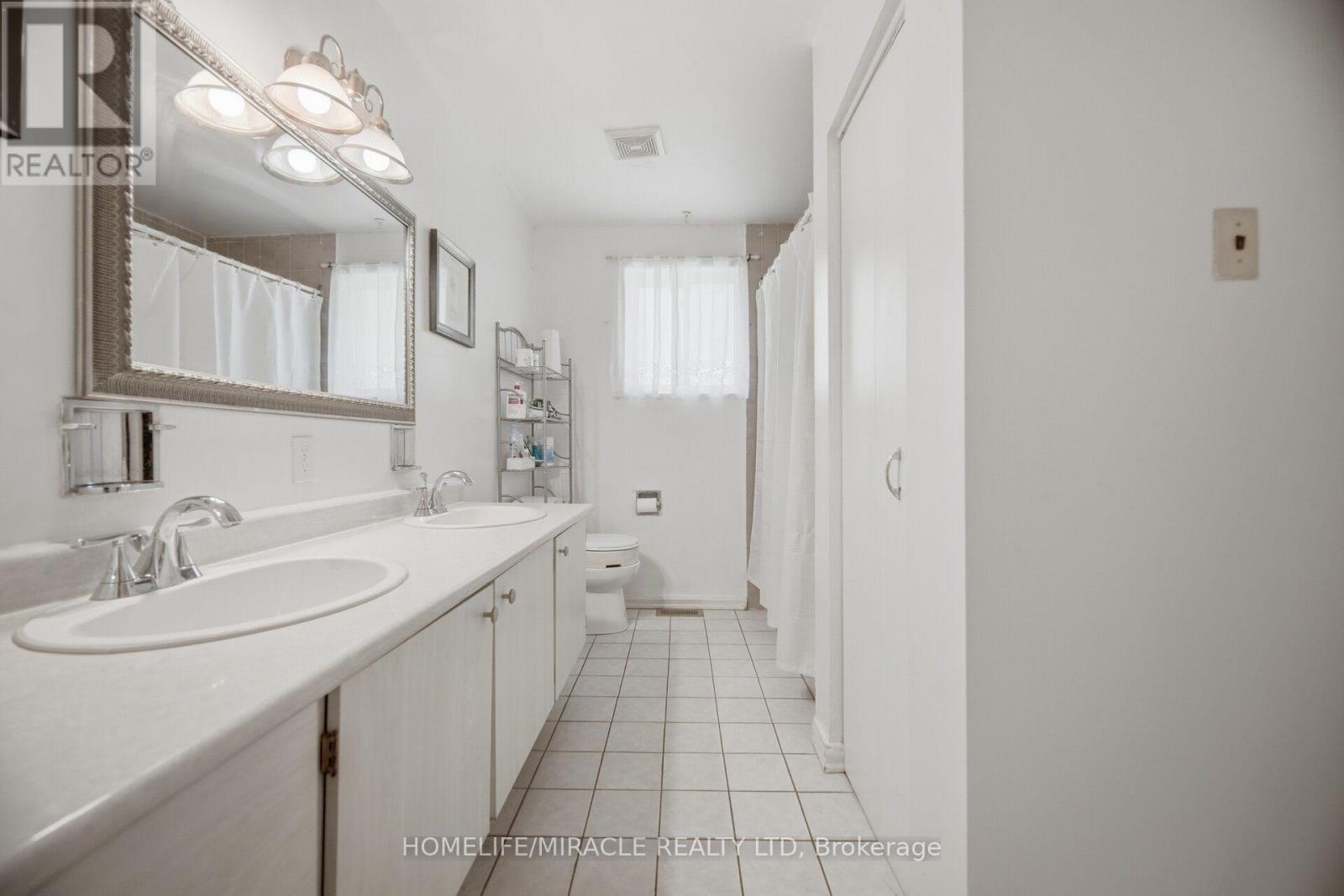25 Furness Crescent, Toronto, ON - Indoor Photo Showing Bathroom