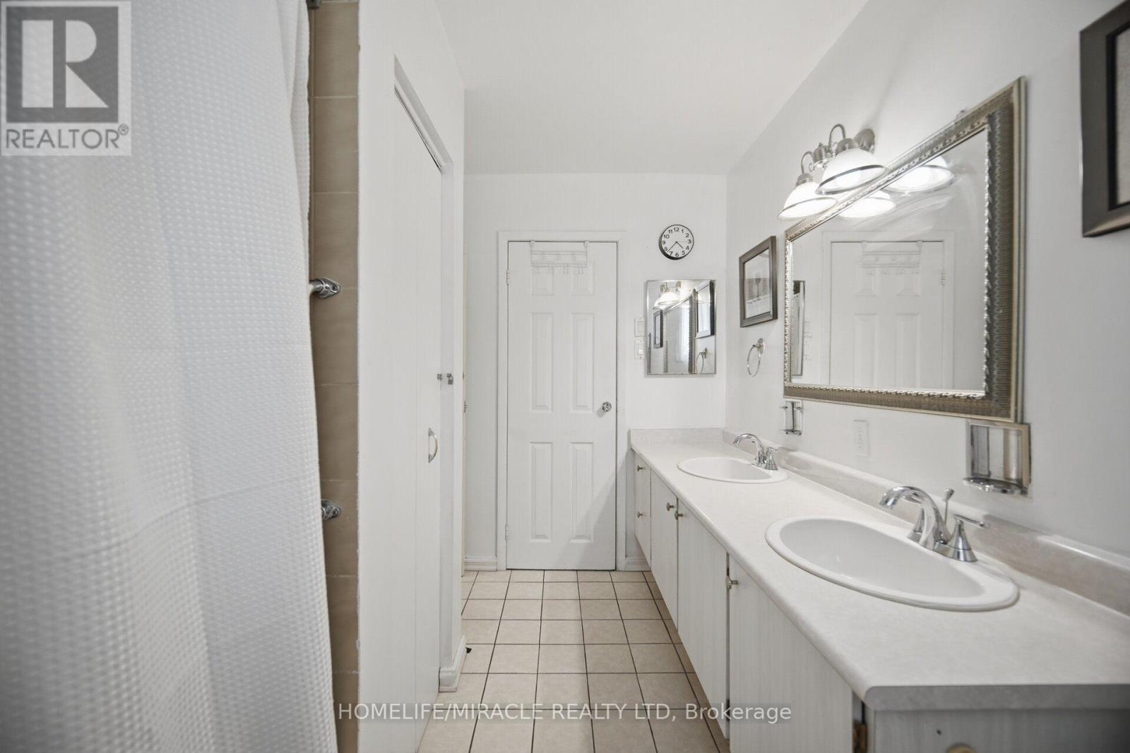25 Furness Crescent, Toronto, ON - Indoor Photo Showing Bathroom