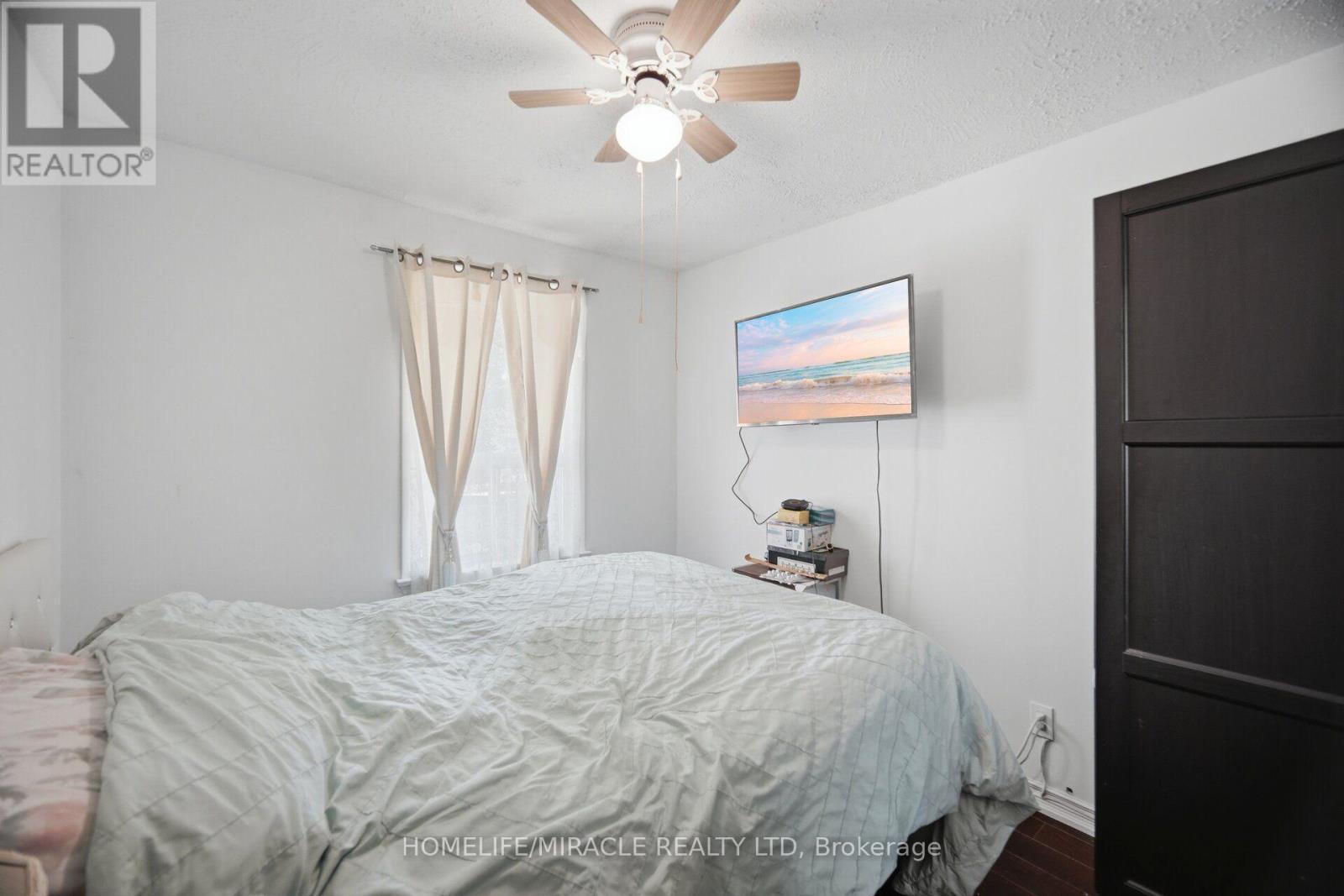 25 Furness Crescent, Toronto, ON - Indoor Photo Showing Bedroom