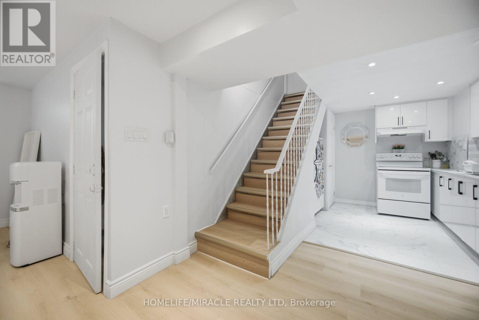25 Furness Crescent, Toronto, ON - Indoor