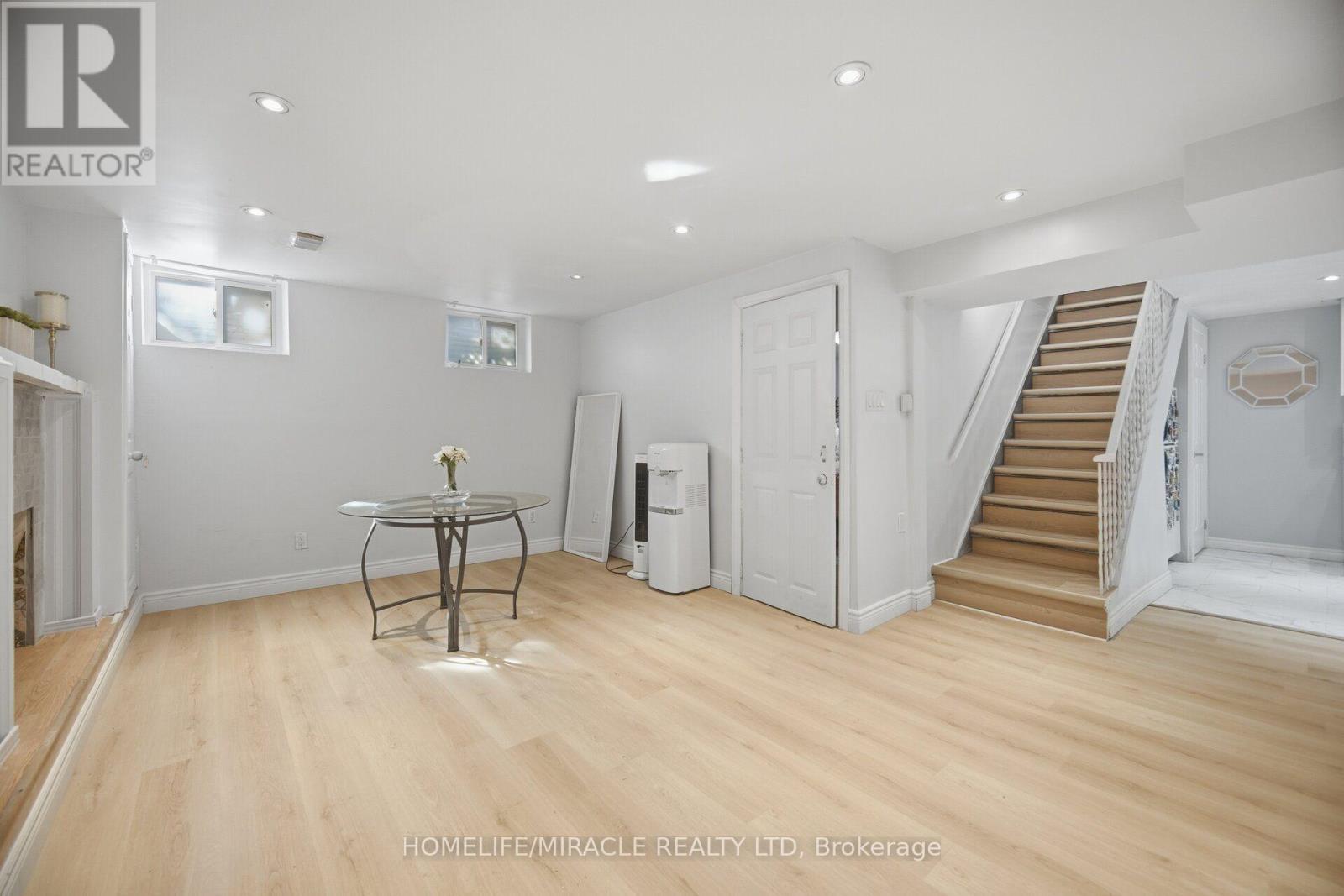 25 Furness Crescent, Toronto, ON - Indoor