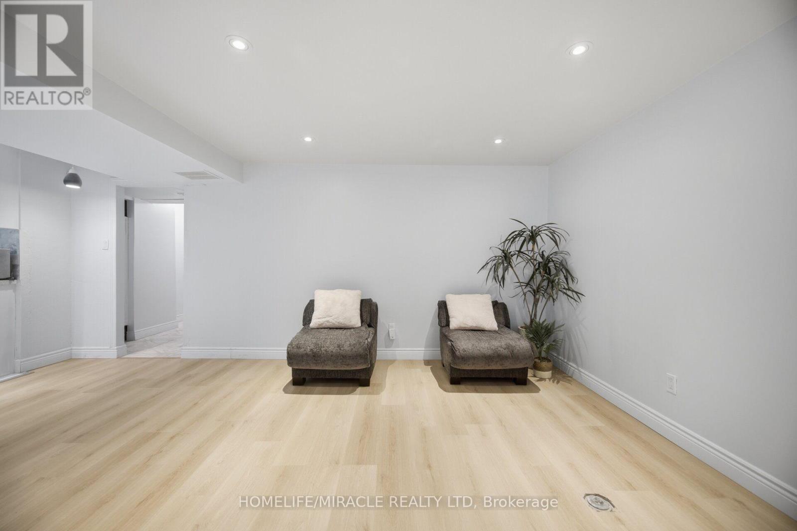 25 Furness Crescent, Toronto, ON - Indoor Photo Showing Other Room