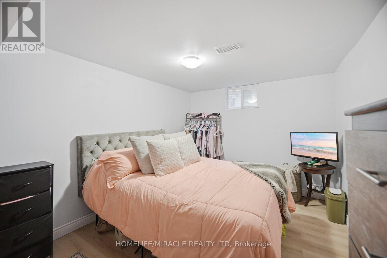 25 Furness Crescent, Toronto, ON - Indoor Photo Showing Bedroom