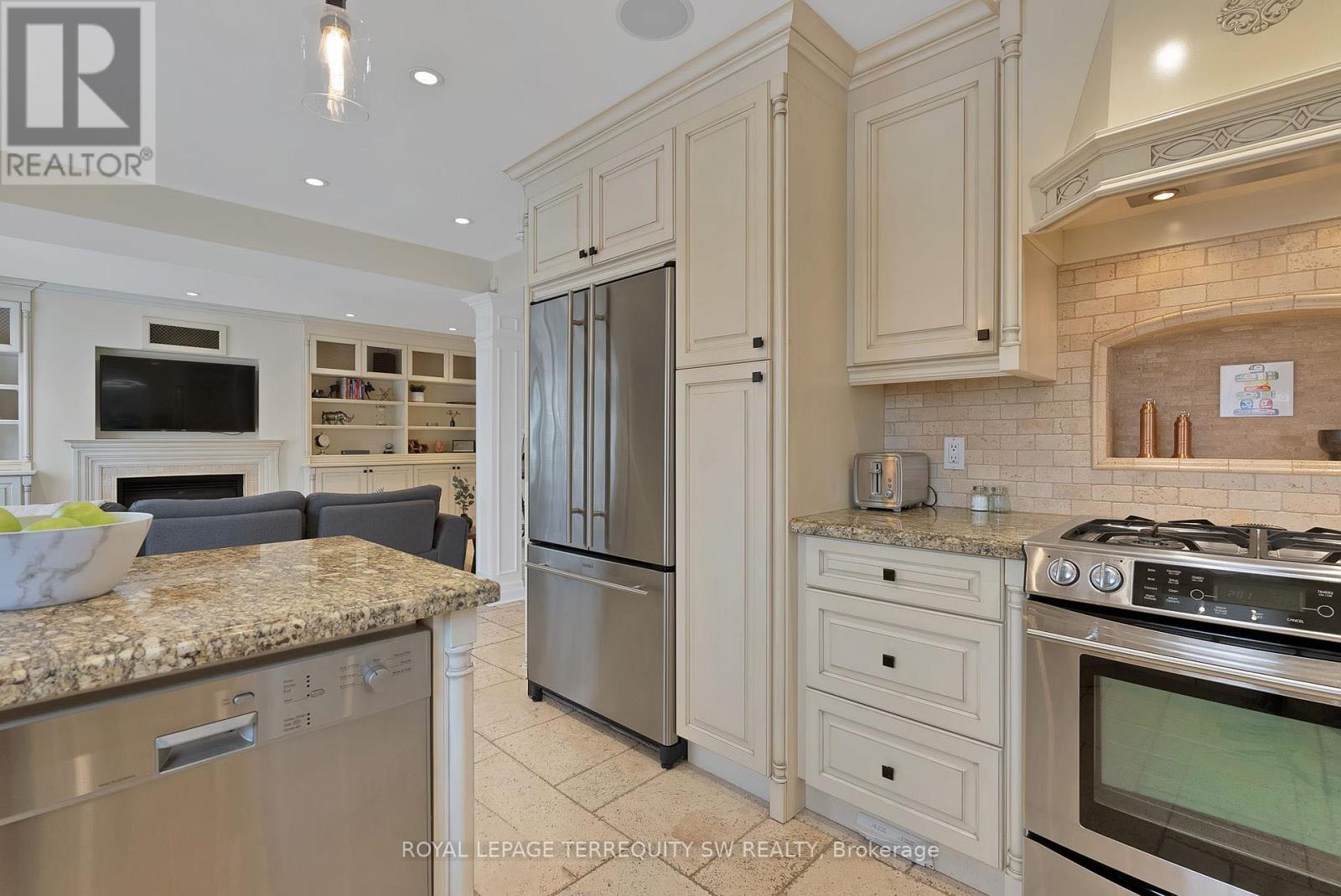 1169 Carlo Court, Mississauga, ON - Indoor Photo Showing Kitchen With Stainless Steel Kitchen With Upgraded Kitchen