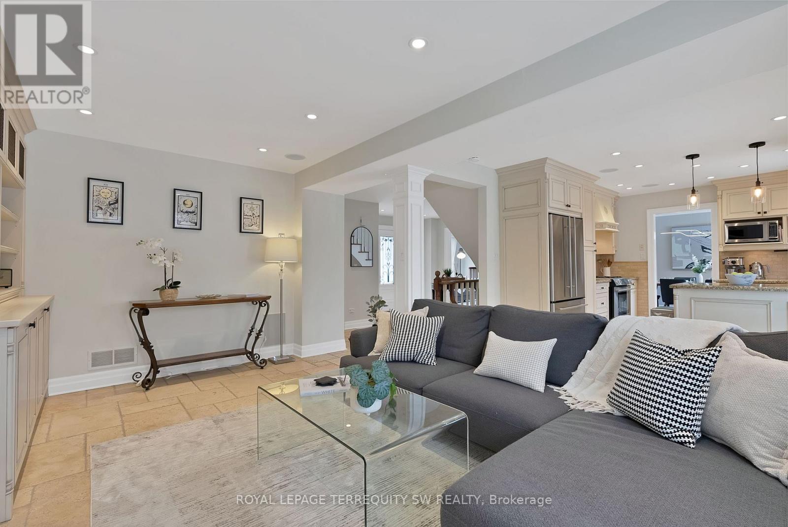 1169 Carlo Court, Mississauga, ON - Indoor Photo Showing Living Room