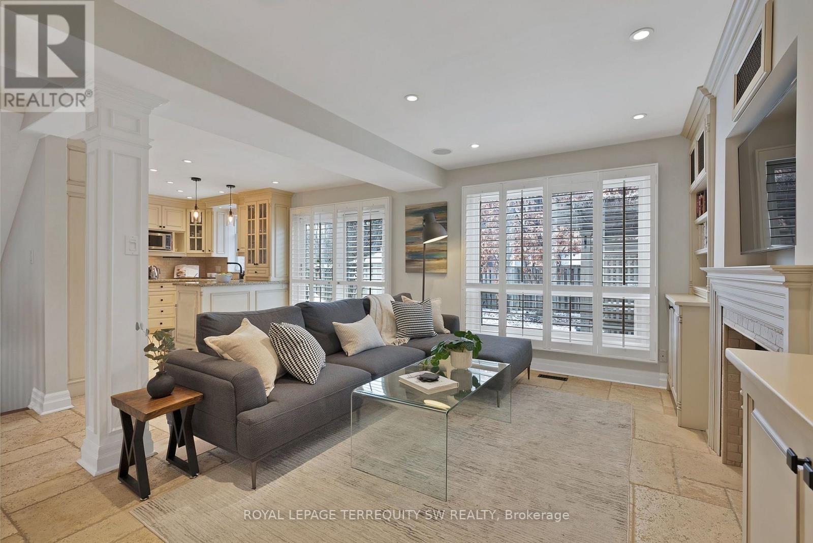 1169 Carlo Court, Mississauga, ON - Indoor Photo Showing Living Room