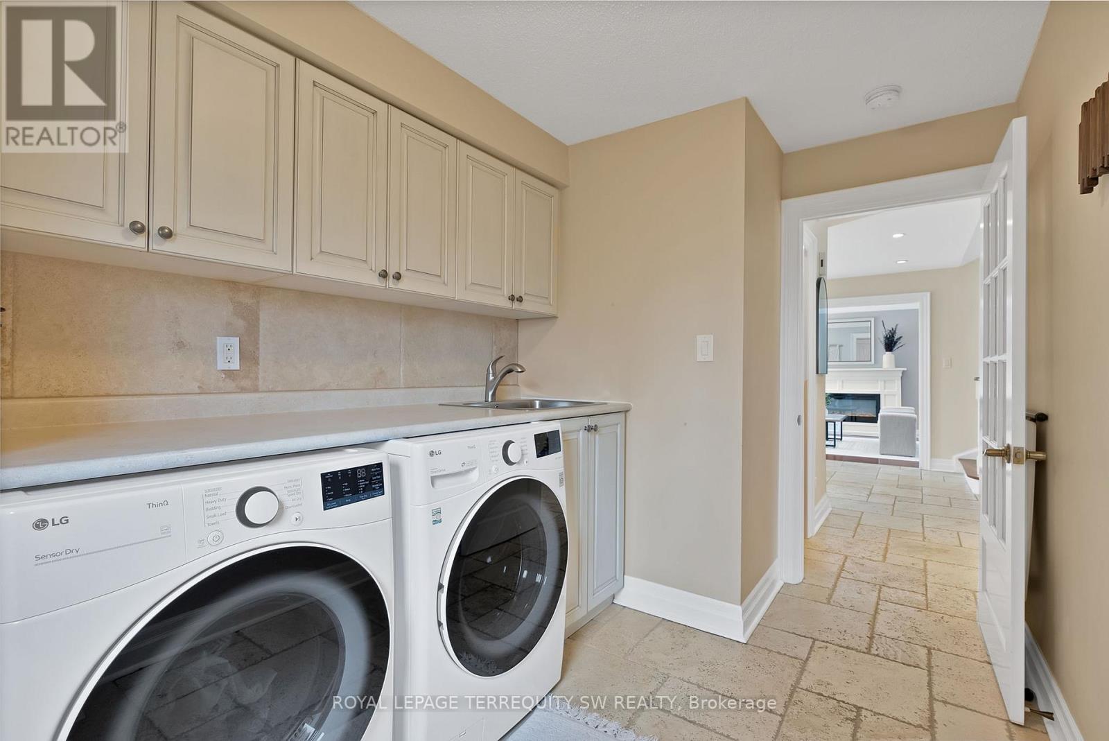 1169 Carlo Court, Mississauga, ON - Indoor Photo Showing Laundry Room
