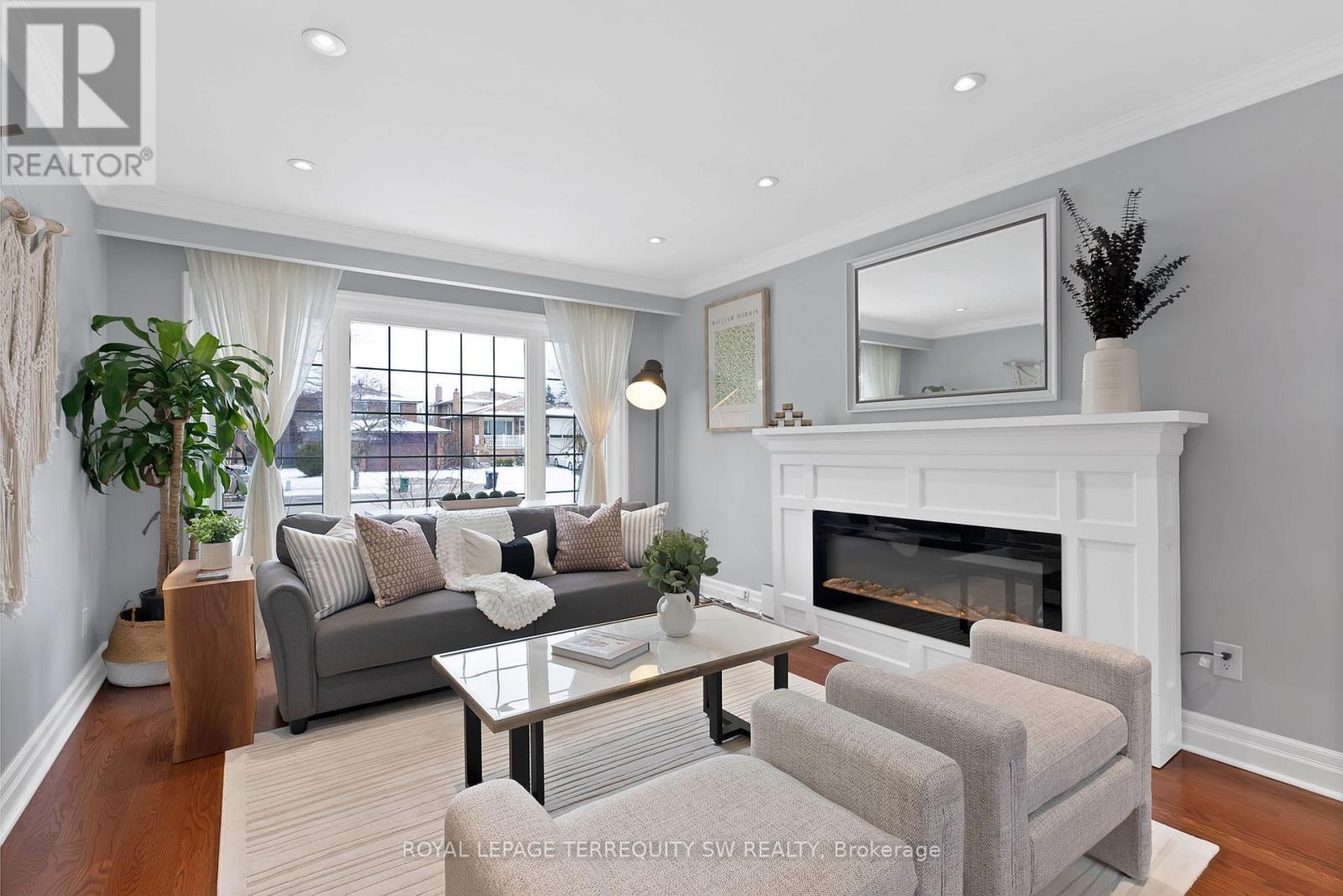 1169 Carlo Court, Mississauga, ON - Indoor Photo Showing Living Room With Fireplace