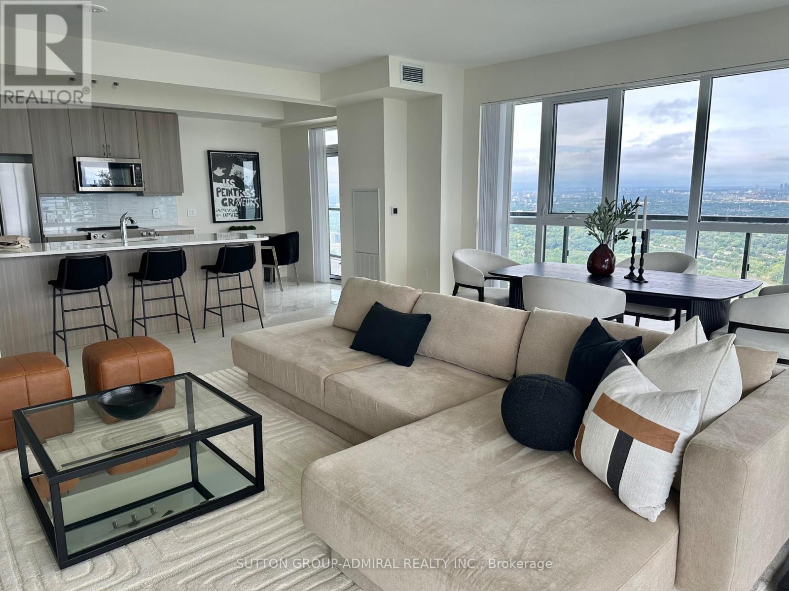 Ph102 - 38 Annie Craig Drive, Toronto, ON - Indoor Photo Showing Living Room