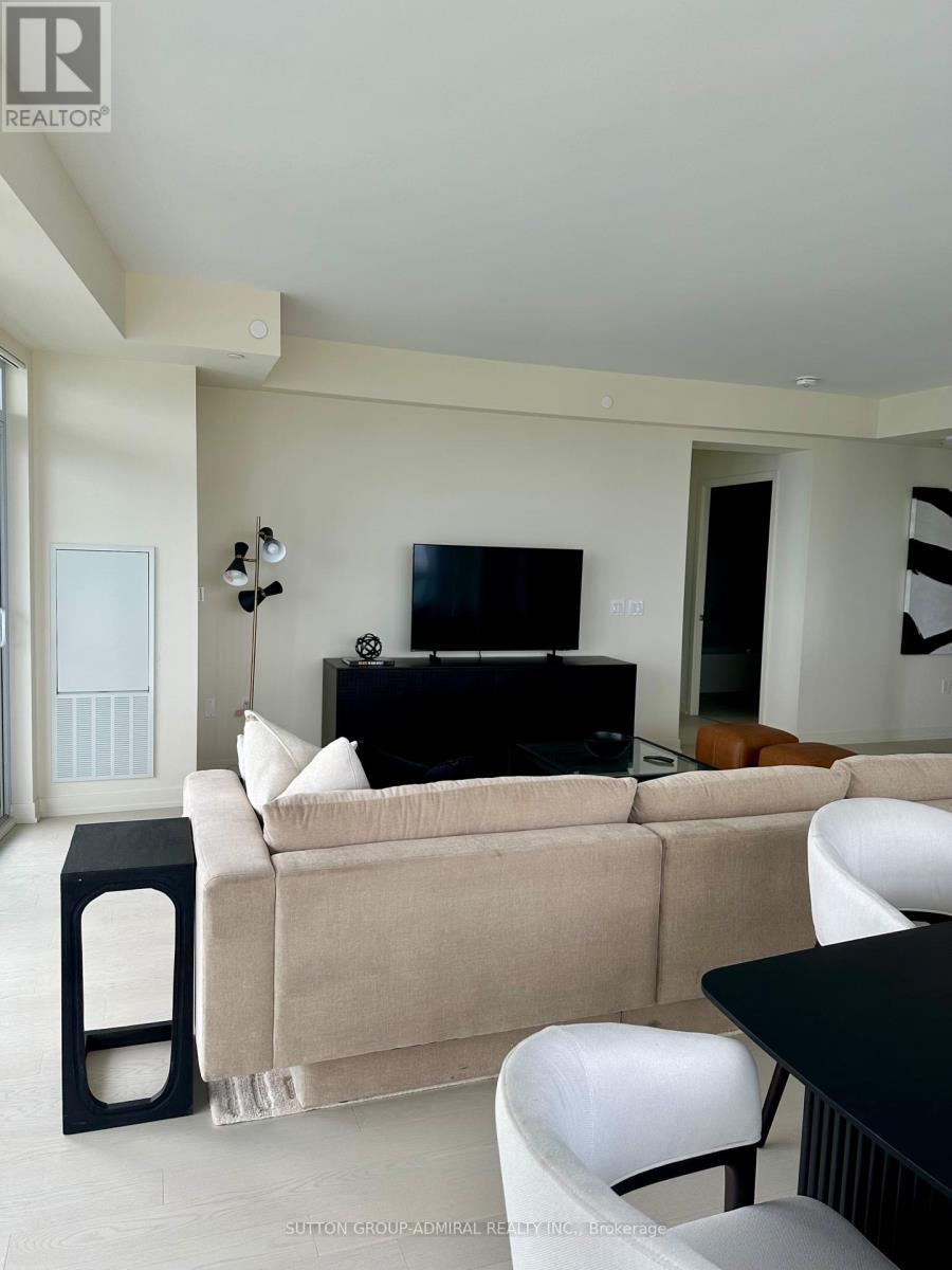 Ph102 - 38 Annie Craig Drive, Toronto, ON - Indoor Photo Showing Living Room
