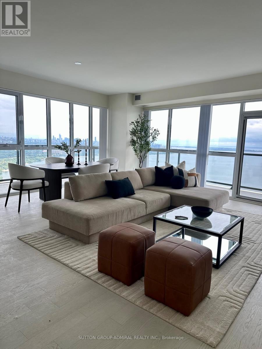 Ph102 - 38 Annie Craig Drive, Toronto, ON - Indoor Photo Showing Living Room