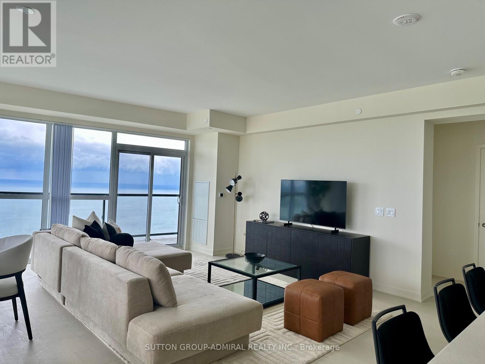 Ph102 - 38 Annie Craig Drive, Toronto, ON - Indoor Photo Showing Living Room