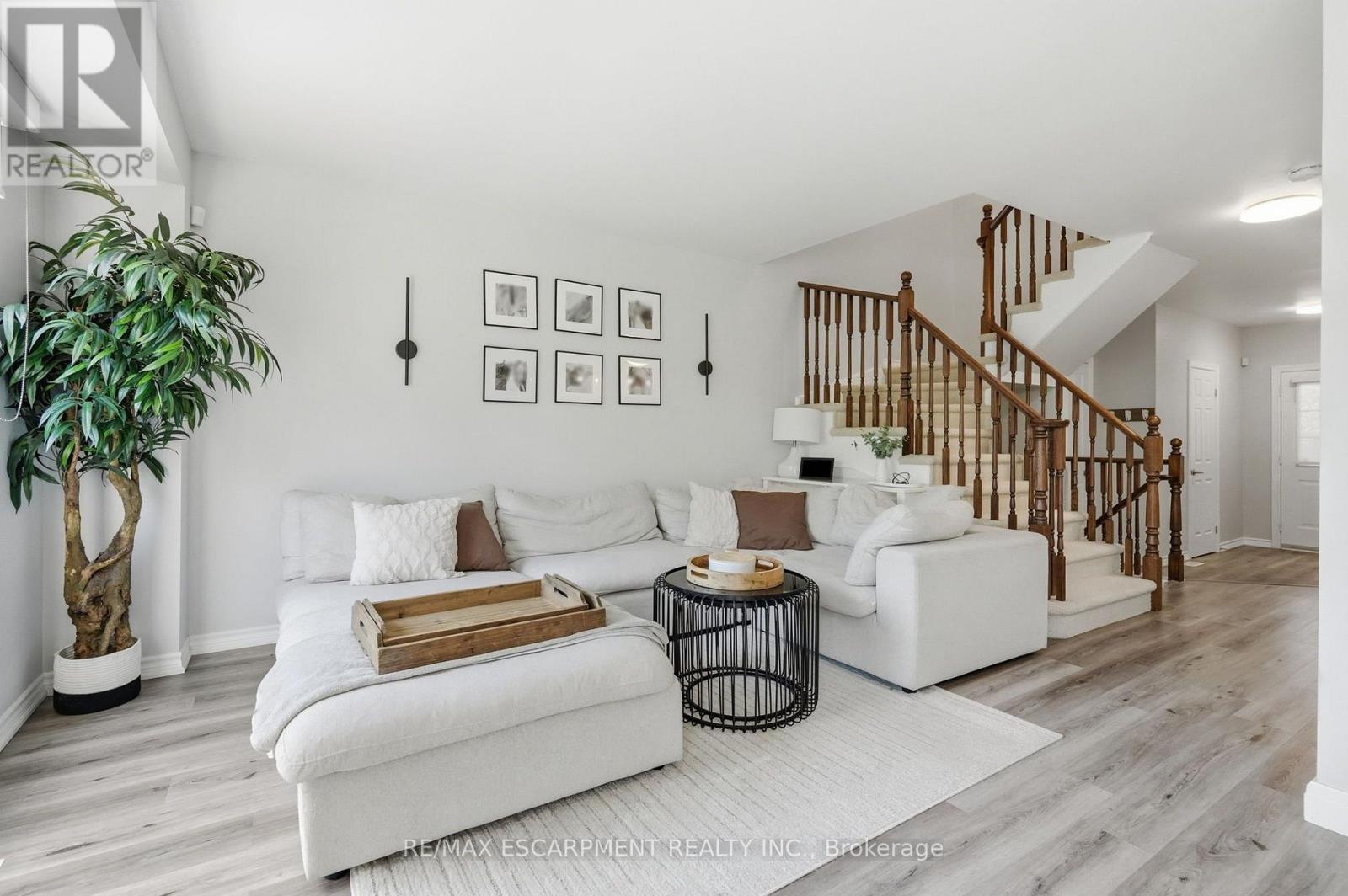 12 - 39 Panabaker Drive, Hamilton, ON - Indoor Photo Showing Living Room