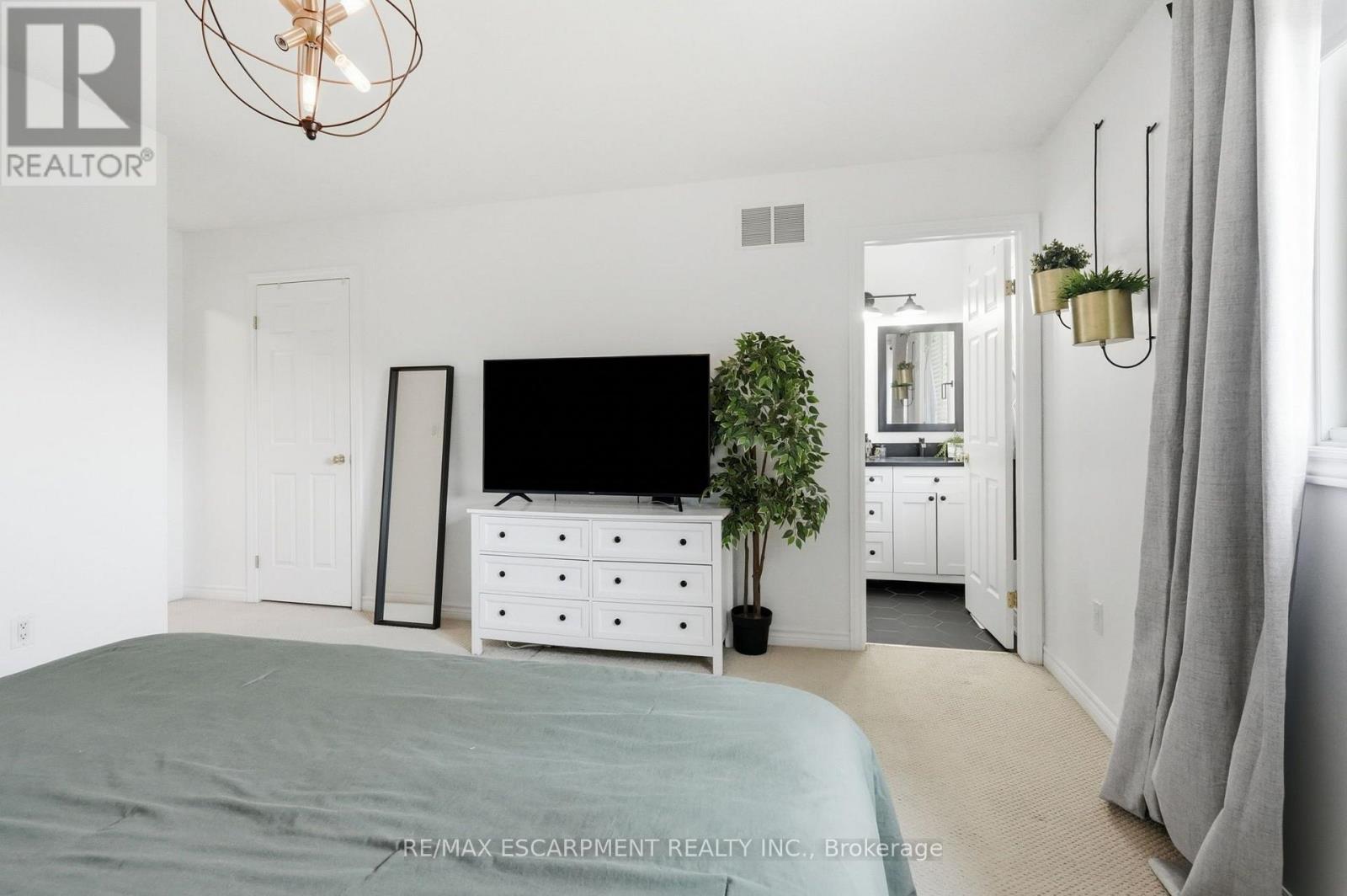 12 - 39 Panabaker Drive, Hamilton, ON - Indoor