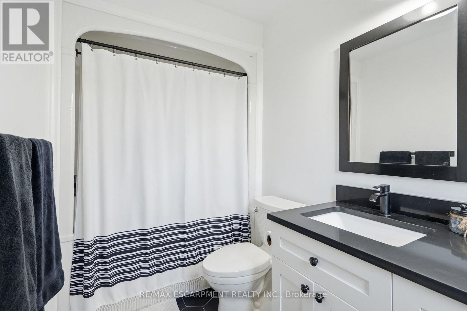 12 - 39 Panabaker Drive, Hamilton, ON - Indoor Photo Showing Bathroom