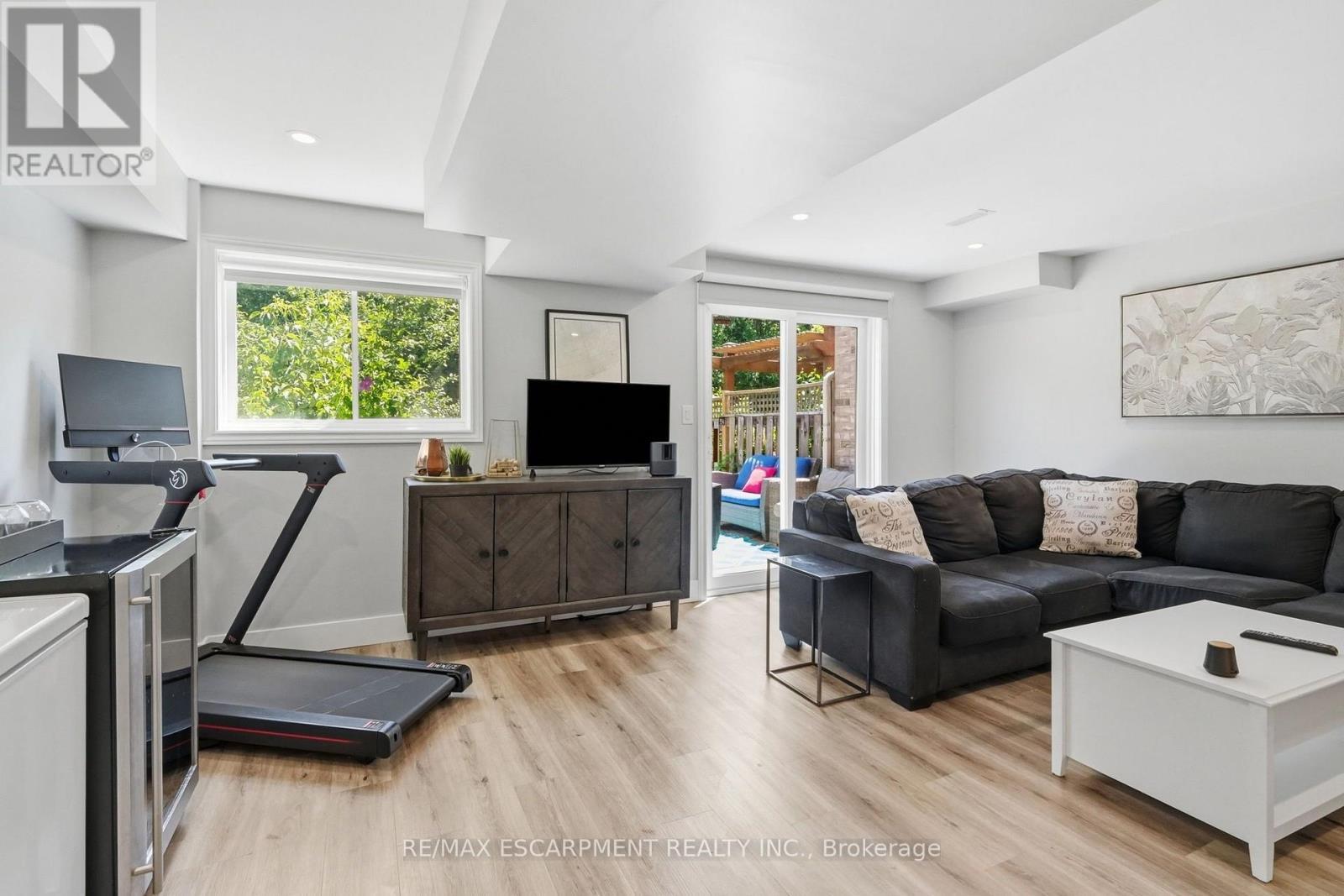 12 - 39 Panabaker Drive, Hamilton, ON - Indoor Photo Showing Living Room