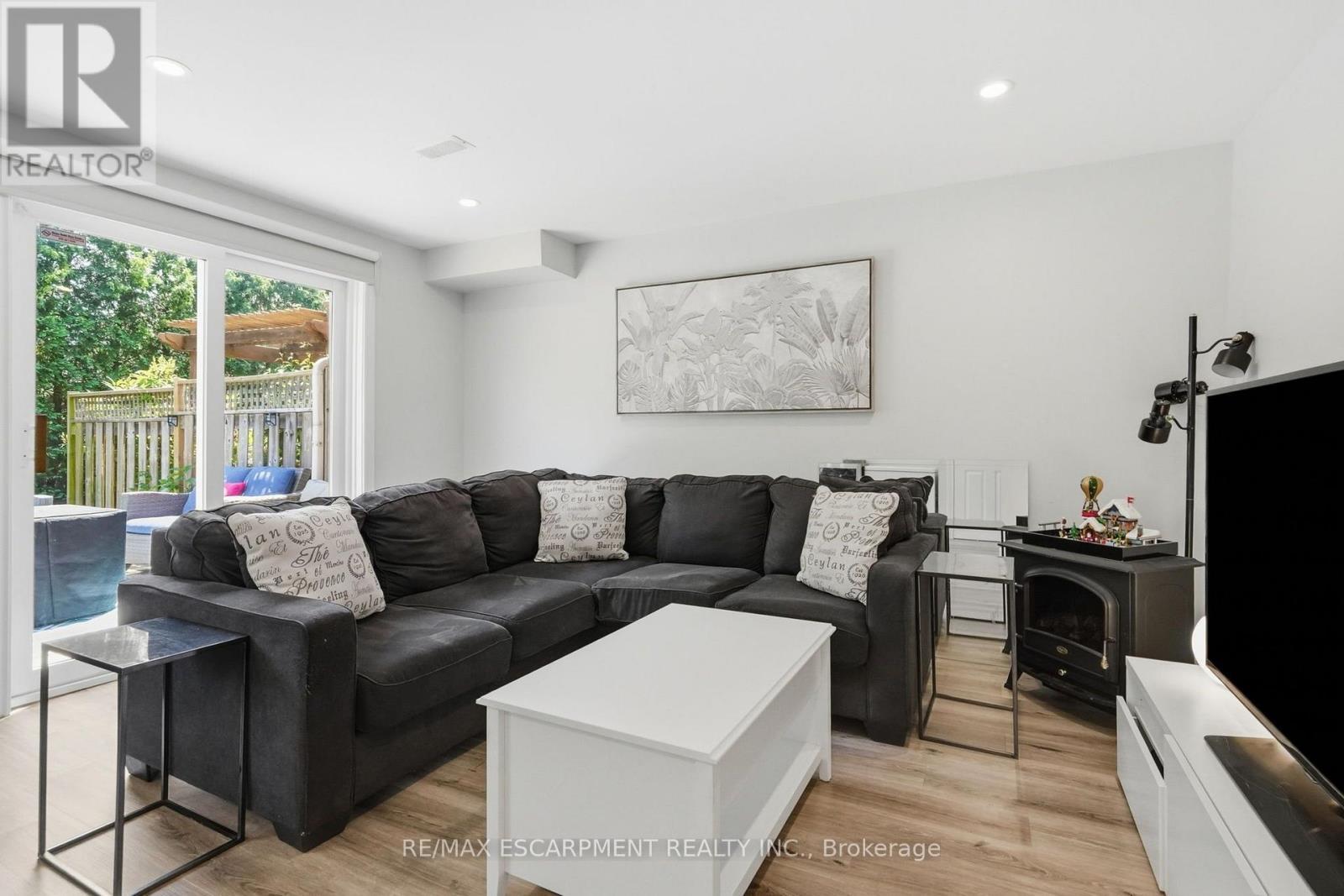 12 - 39 Panabaker Drive, Hamilton, ON - Indoor Photo Showing Living Room