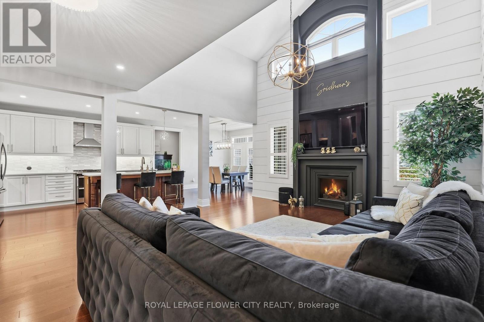 5 Benson Avenue, Mono, ON - Indoor Photo Showing Living Room With Fireplace