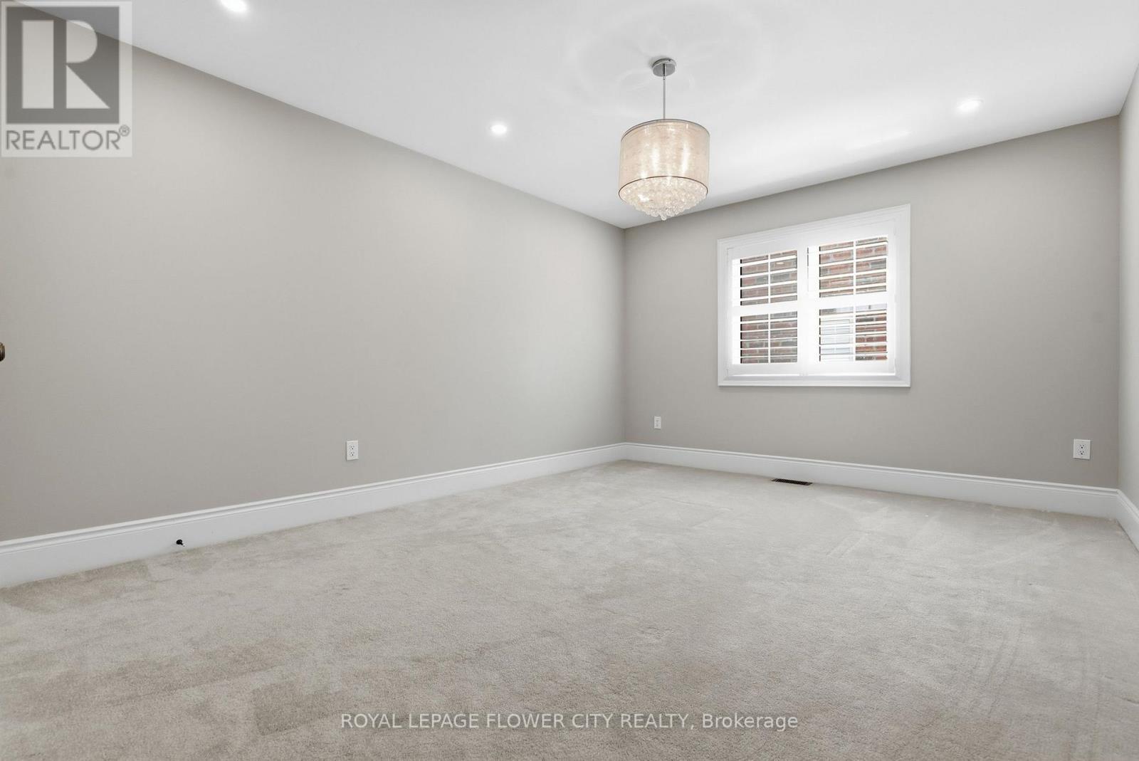 5 Benson Avenue, Mono, ON - Indoor Photo Showing Other Room