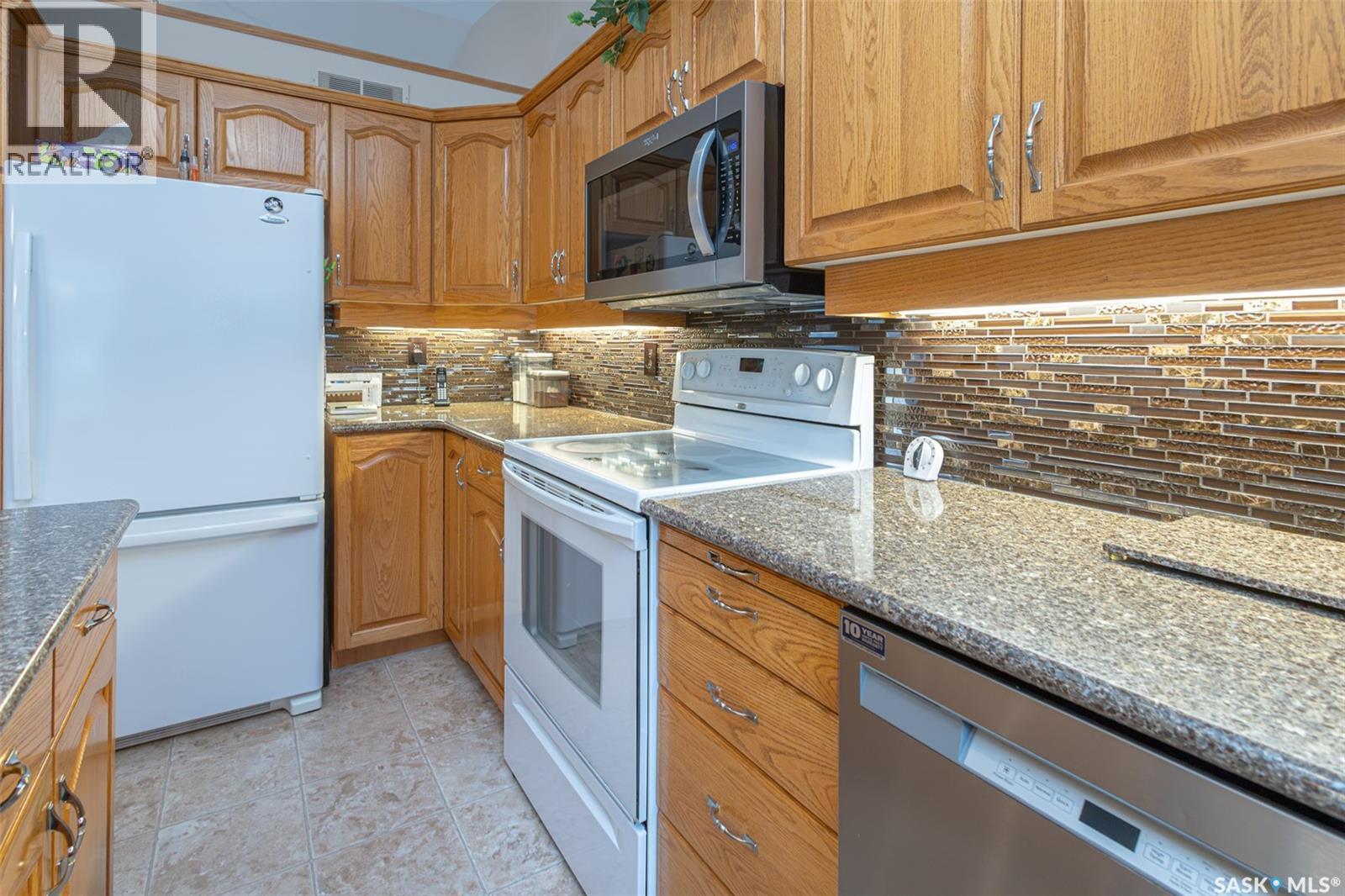 506 Forsyth Crescent, Saskatoon, SK - Indoor Photo Showing Kitchen