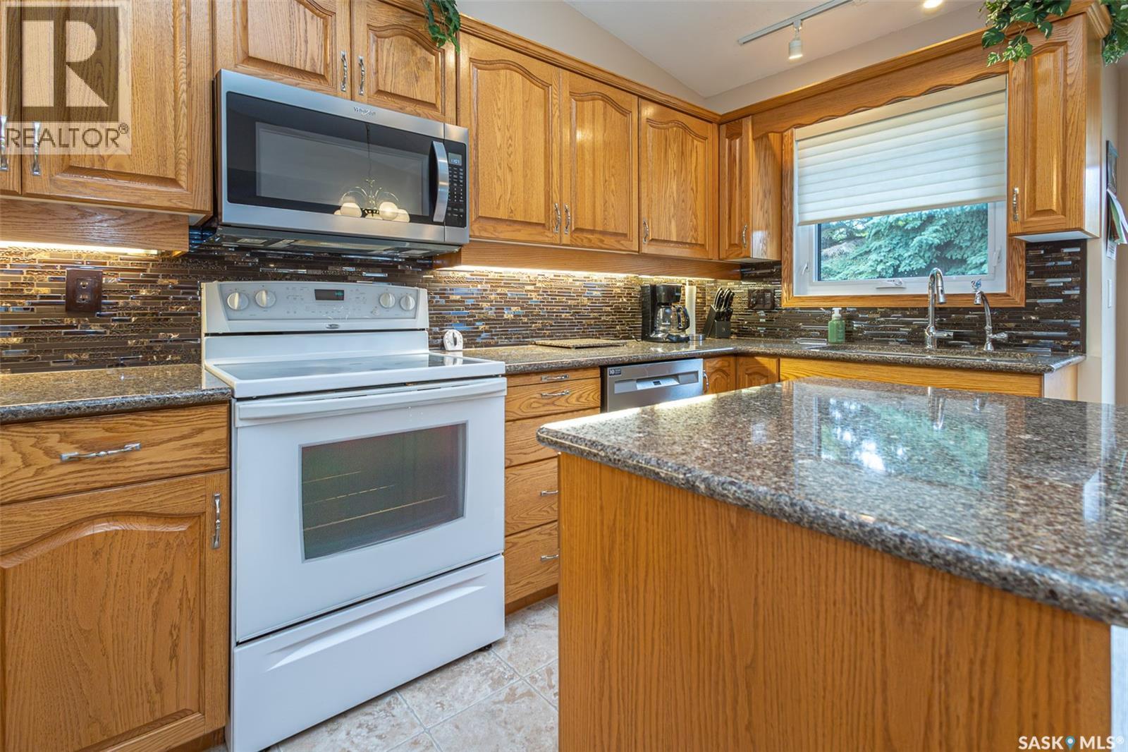 506 Forsyth Crescent, Saskatoon, SK - Indoor Photo Showing Kitchen
