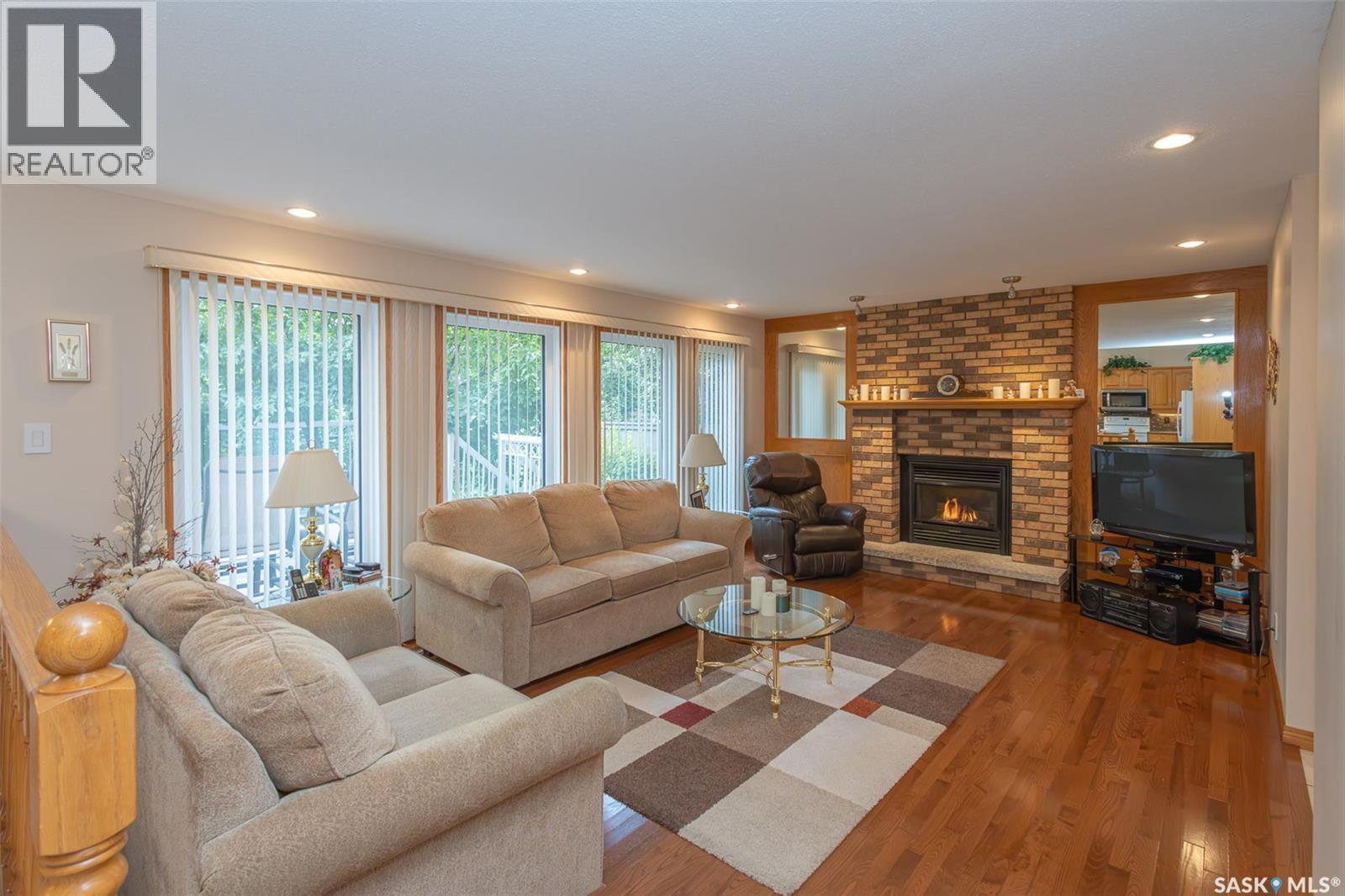 506 Forsyth Crescent, Saskatoon, SK - Indoor Photo Showing Living Room With Fireplace