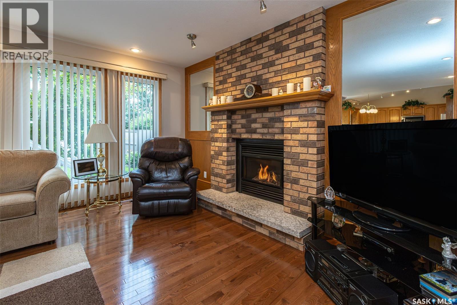 506 Forsyth Crescent, Saskatoon, SK - Indoor Photo Showing Living Room With Fireplace