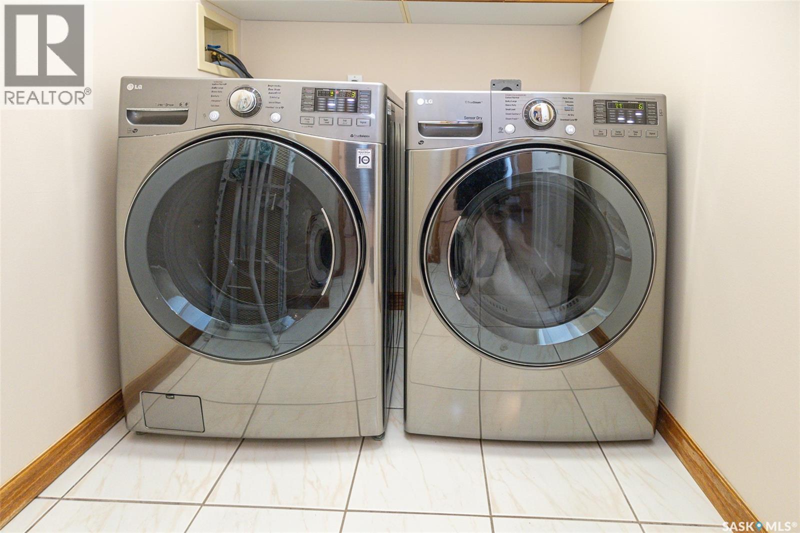 506 Forsyth Crescent, Saskatoon, SK - Indoor Photo Showing Laundry Room
