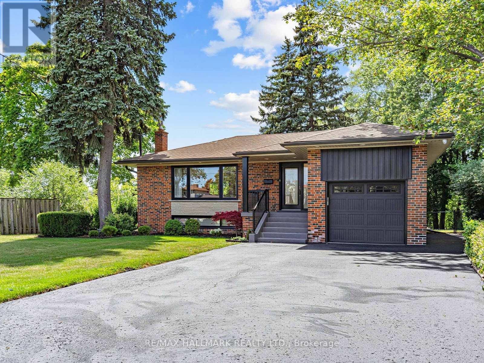 8 Tufton Crescent, Toronto, ON - Outdoor