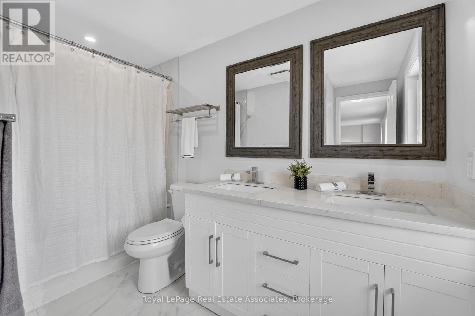 3346 Chartrand Crescent, Mississauga, ON - Indoor Photo Showing Bathroom