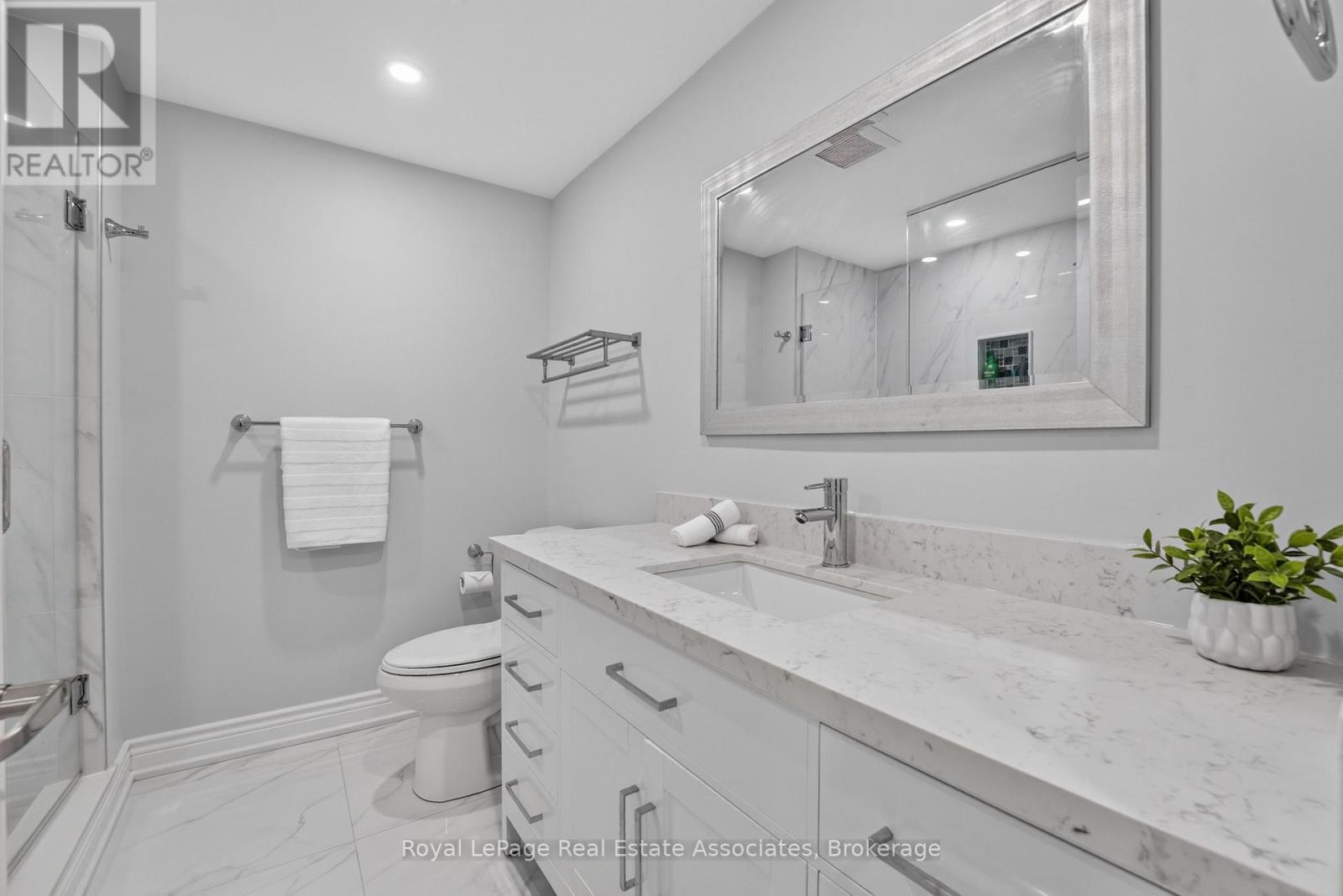 3346 Chartrand Crescent, Mississauga, ON - Indoor Photo Showing Bathroom