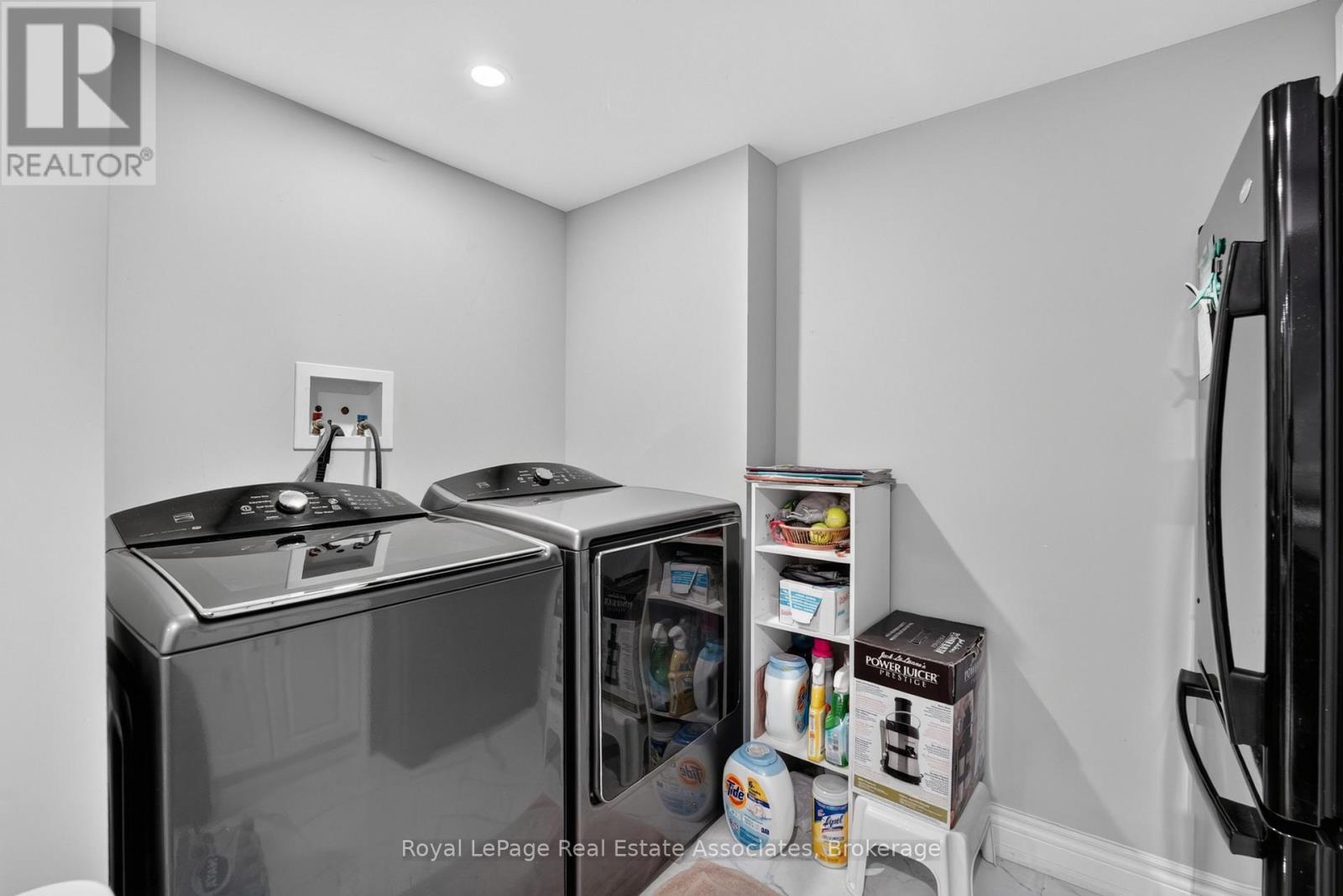 3346 Chartrand Crescent, Mississauga, ON - Indoor Photo Showing Laundry Room