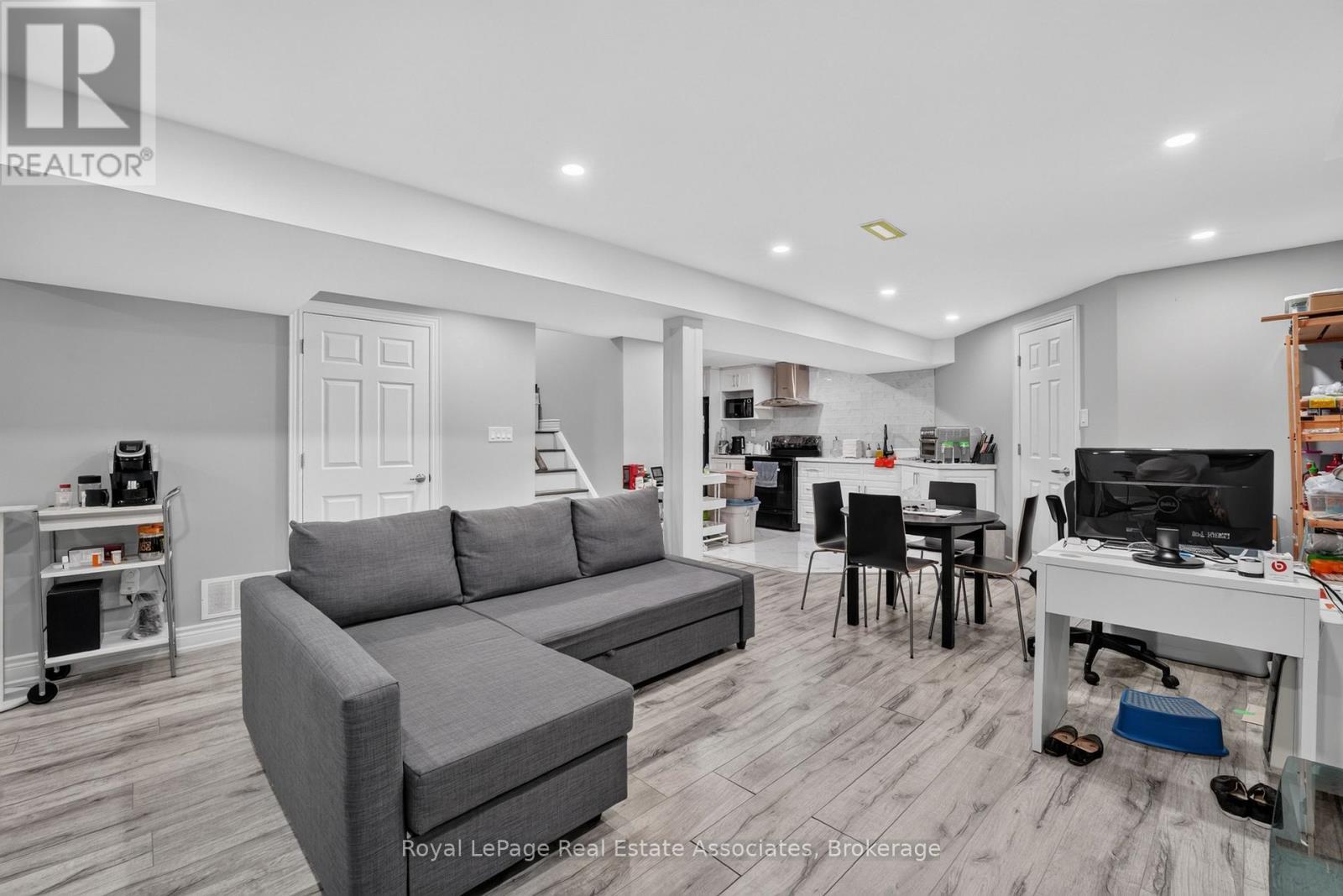 3346 Chartrand Crescent, Mississauga, ON - Indoor Photo Showing Living Room