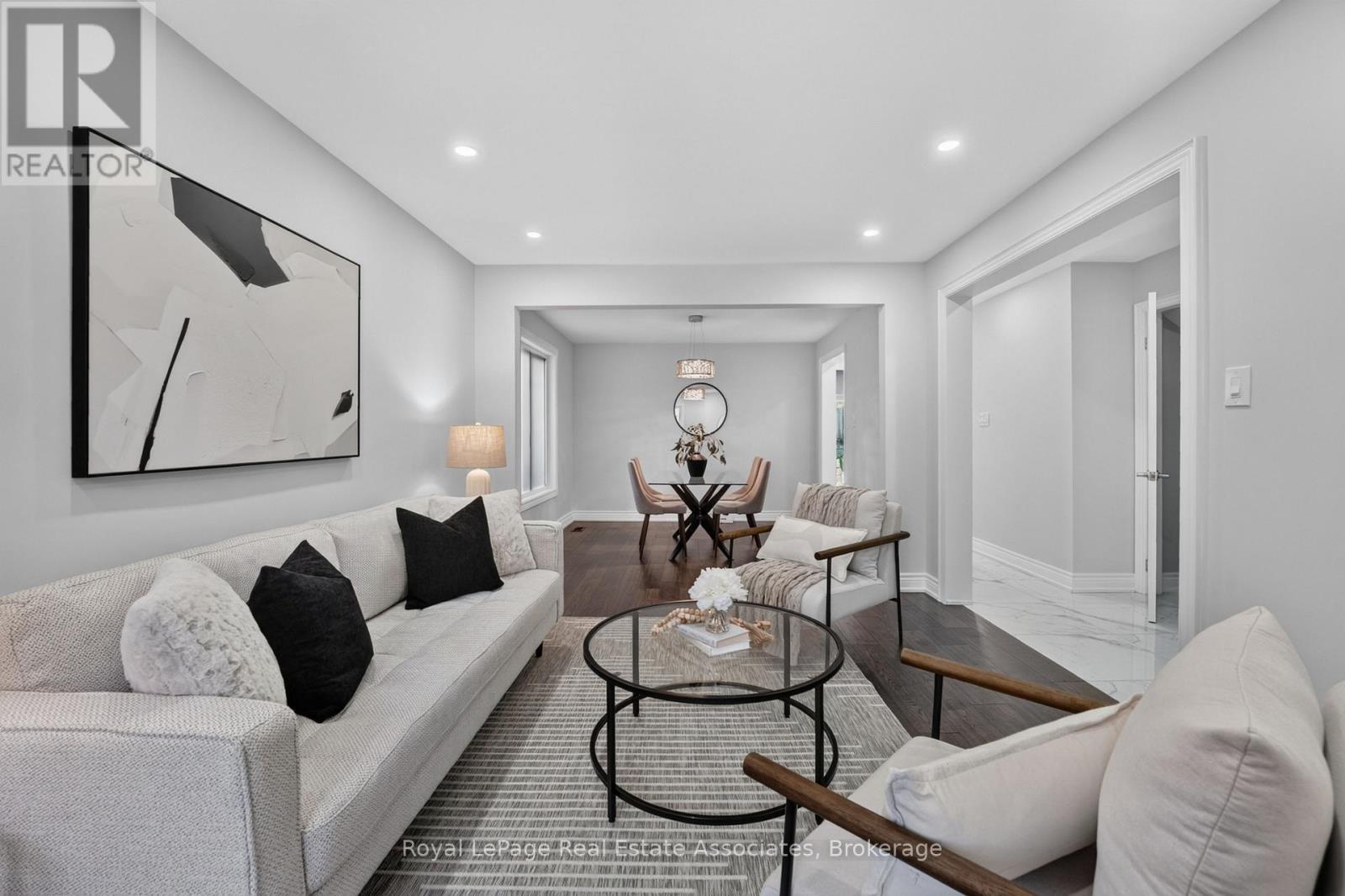 3346 Chartrand Crescent, Mississauga, ON - Indoor Photo Showing Living Room