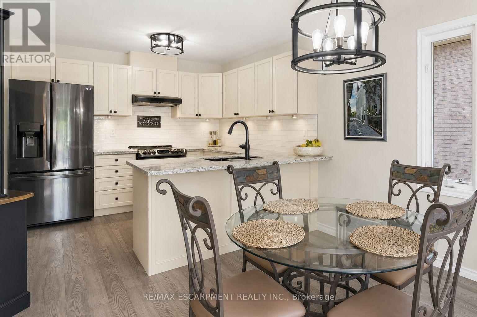 40 Maich Crescent, Brantford, ON - Indoor Photo Showing Dining Room