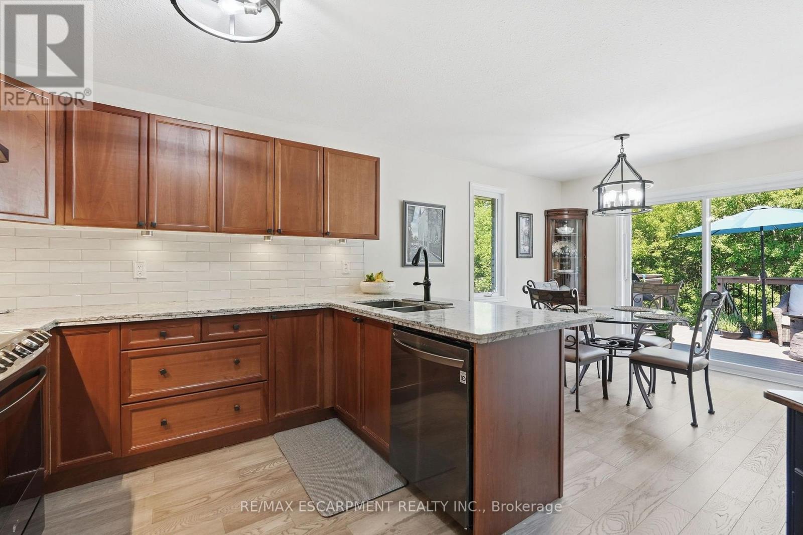 40 Maich Crescent, Brantford, ON - Indoor Photo Showing Kitchen With Double Sink