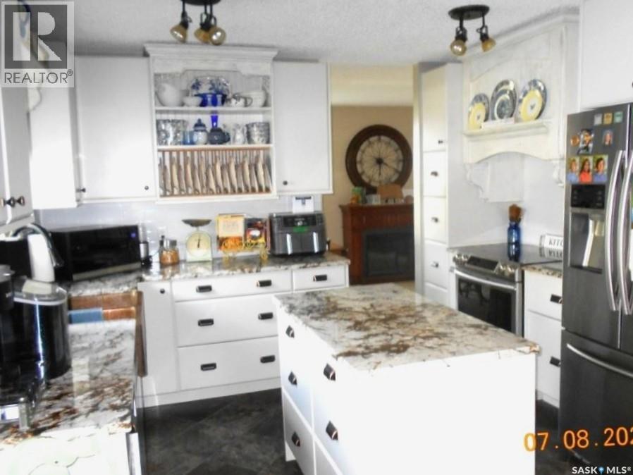 Konechny Acreage, Corman Park Rm No. 344, SK - Indoor Photo Showing Kitchen With Upgraded Kitchen
