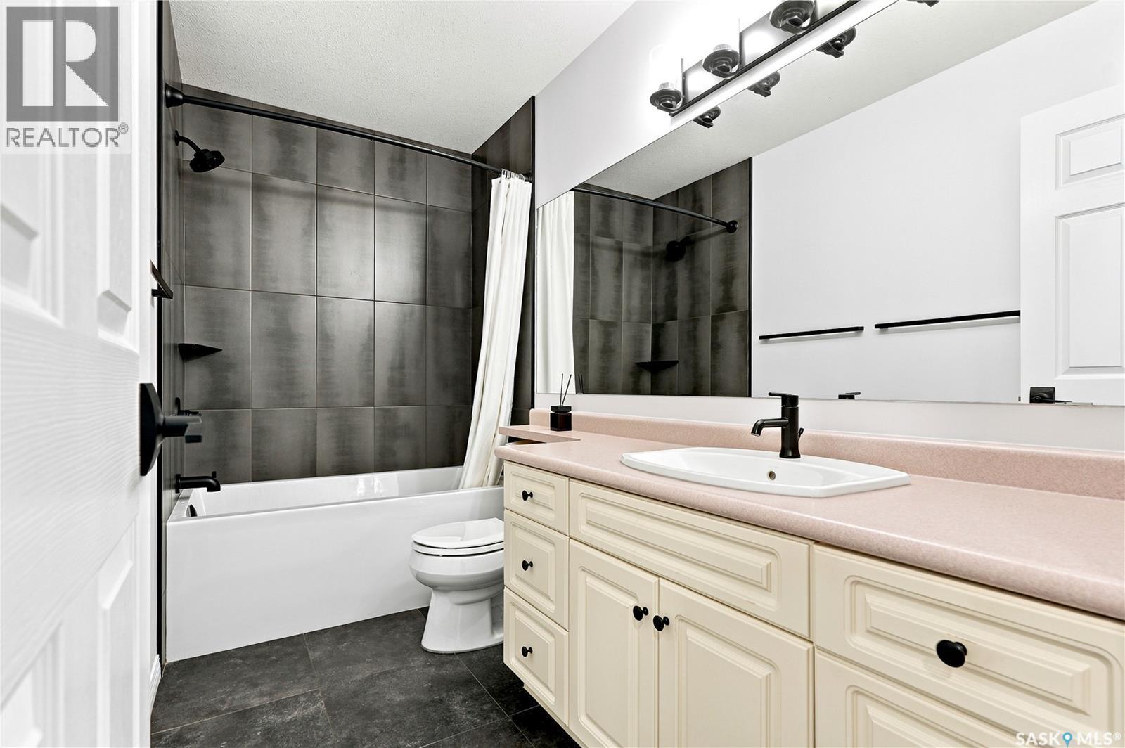 11 605 Perehudoff Crescent, Saskatoon, SK - Indoor Photo Showing Bathroom