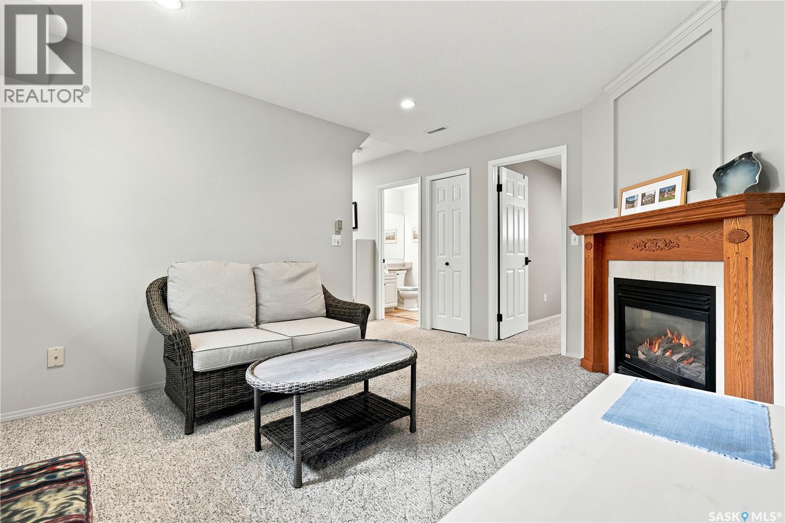 11 605 Perehudoff Crescent, Saskatoon, SK - Indoor Photo Showing Living Room With Fireplace