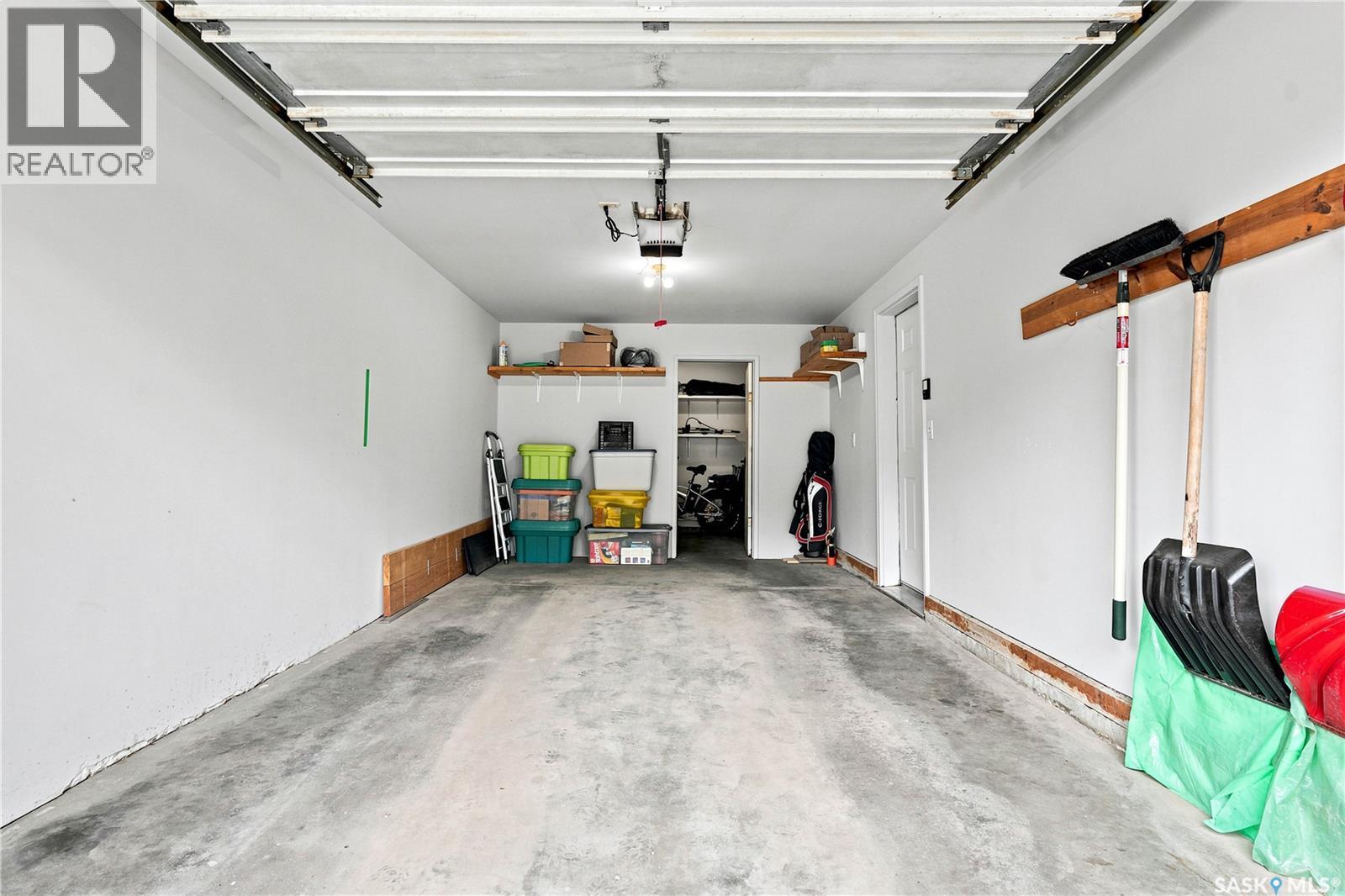 11 605 Perehudoff Crescent, Saskatoon, SK - Indoor Photo Showing Garage