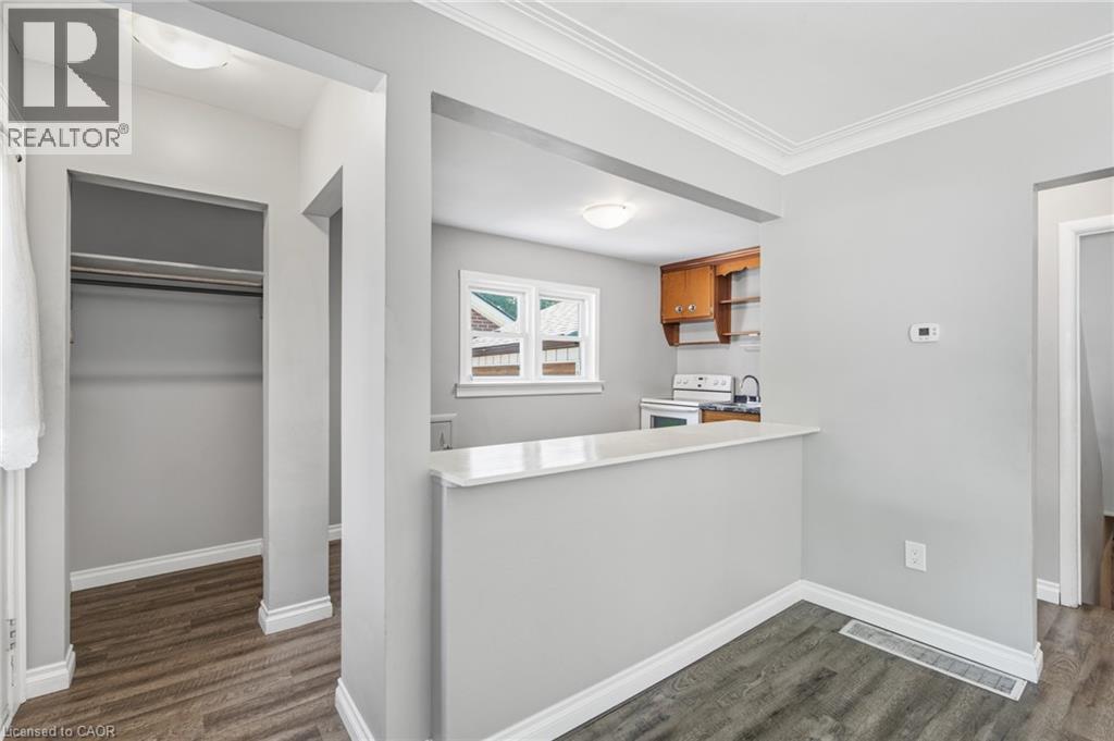 33 Belmont Avenue E, Kitchener, ON - Indoor Photo Showing Other Room