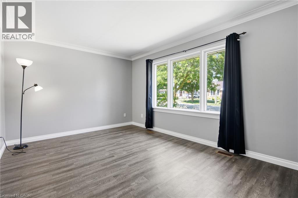 33 Belmont Avenue E, Kitchener, ON - Indoor Photo Showing Other Room