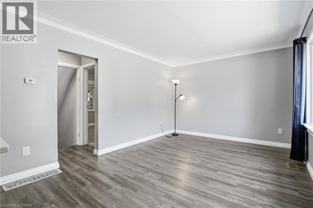 33 Belmont Avenue E, Kitchener, ON - Indoor Photo Showing Other Room
