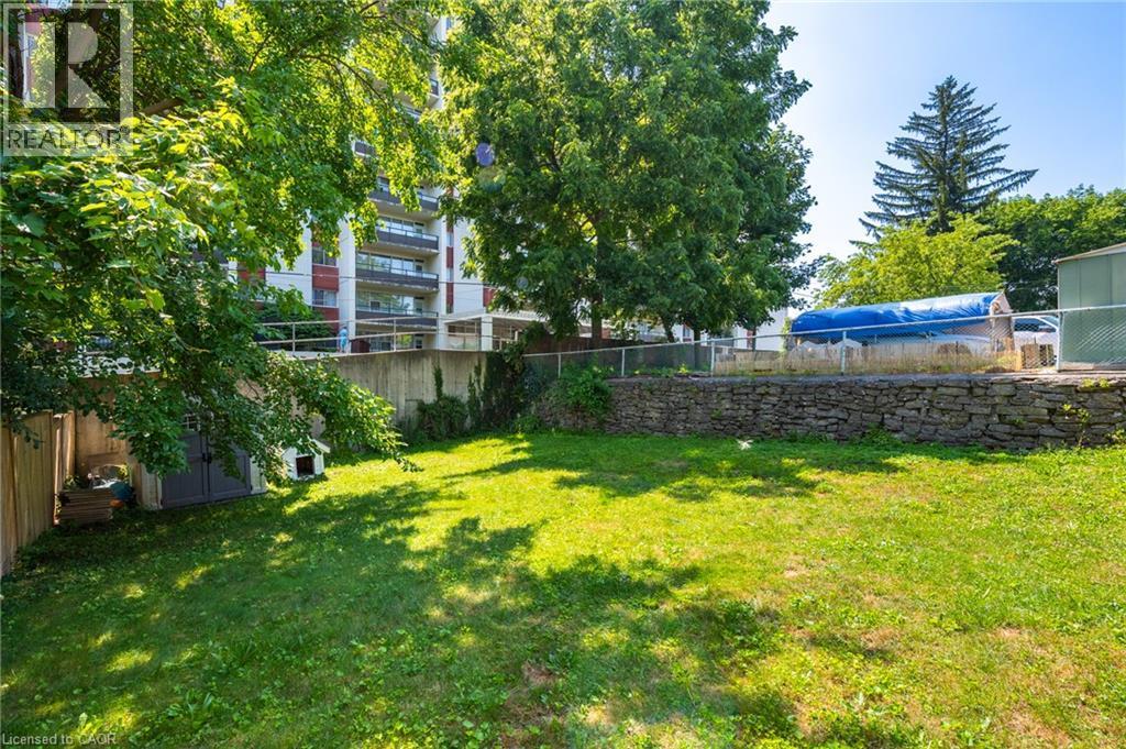 33 Belmont Avenue E, Kitchener, ON - Outdoor