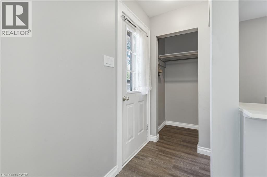 33 Belmont Avenue E, Kitchener, ON - Indoor Photo Showing Other Room