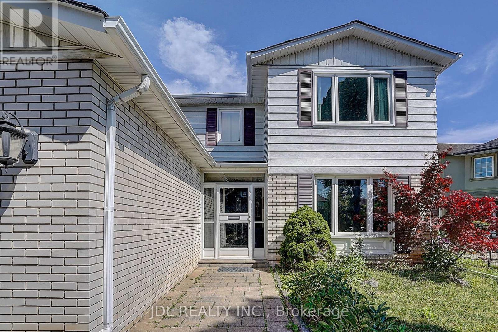 20 Mossgrove Trail, Toronto, ON - Outdoor