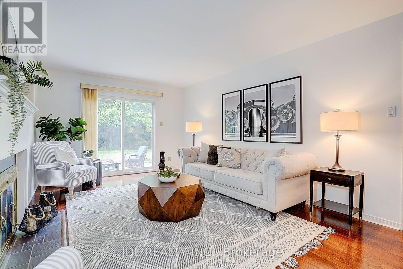20 Mossgrove Trail, Toronto, ON - Indoor Photo Showing Living Room